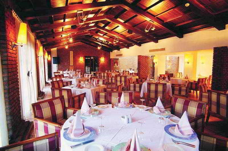 גומבט L'Ambiance Resort Hotel מסעדה תמונה